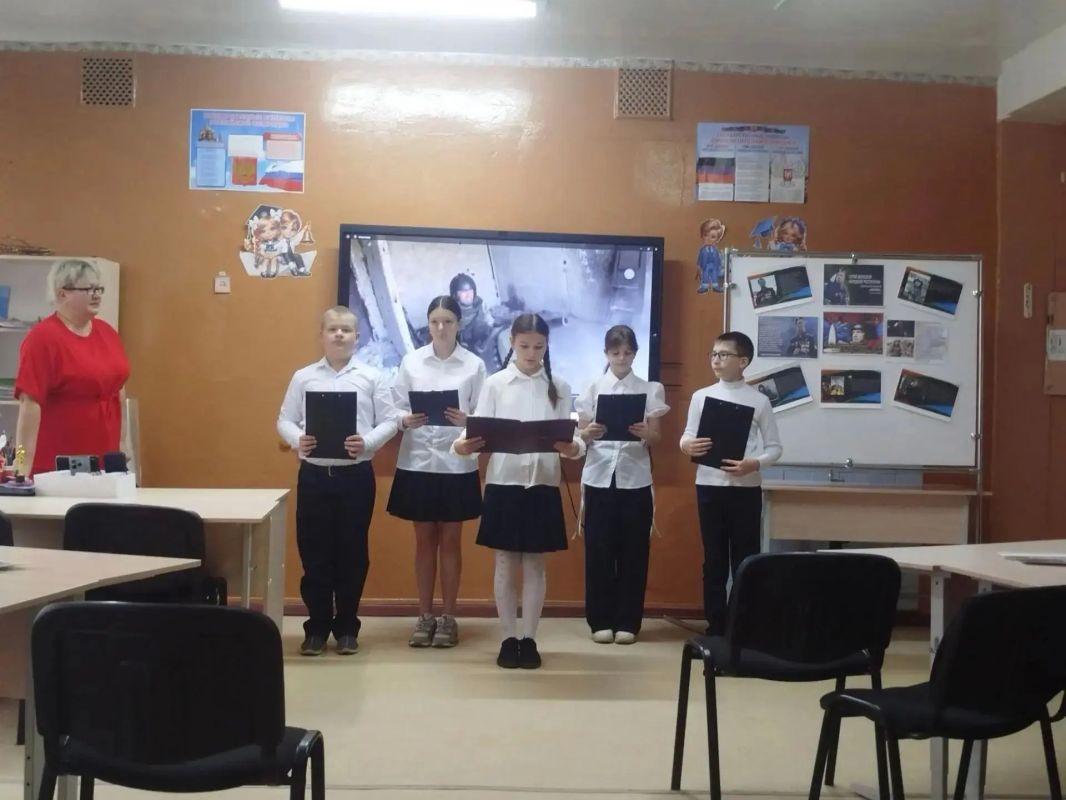 В школе №8 прошло памятное мероприятие, посвящённое Арсению Павлову, известному под позывным «Моторола» В школе №8 прошло памятное мероприятие, посвящённое Арсению Павлову, известному под позывным «Моторола»