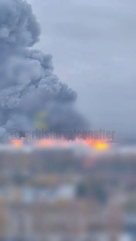 Массированная атака на Петербург: повреждены жилые дома, без света остались 20 000 человек Массированная атака на Петербург: повреждены жилые дома, без света остались 20 000 человек