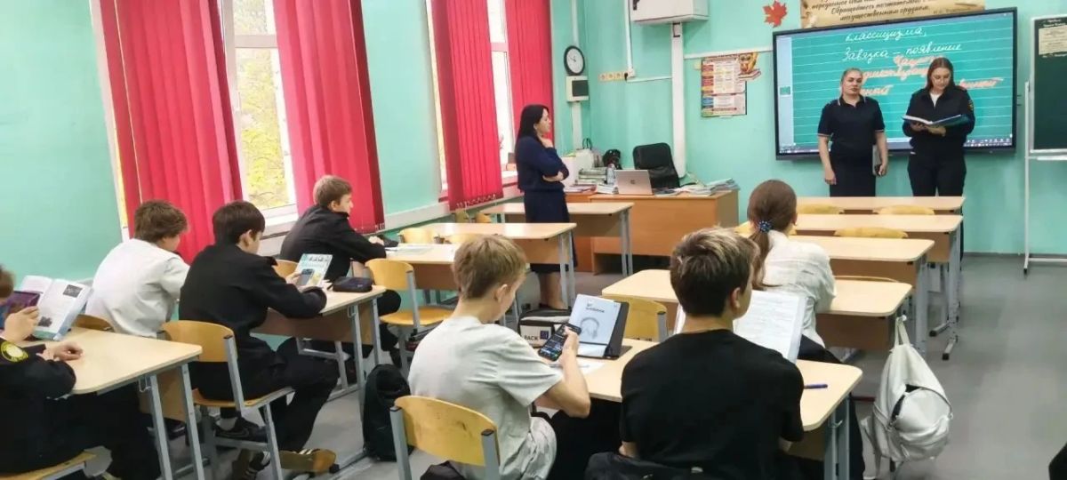 Сотрудники ЛО МВД России в аэропорту Внуково провели профориентационное мероприятие для московских школьников Сотрудники ЛО МВД России в аэропорту Внуково провели профориентационное мероприятие для московских школьников