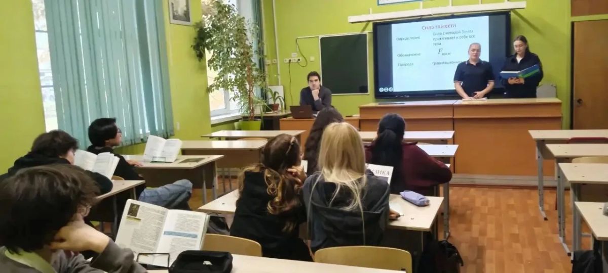 Сотрудники ЛО МВД России в аэропорту Внуково провели профориентационное мероприятие для московских школьников