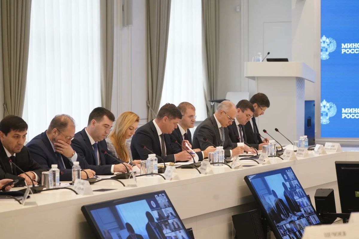 В Минстрое России прошло еженедельное оперативное совещание под председательством Министра строительства и ЖКХ РФ Ирека Файзуллина В Минстрое России прошло еженедельное оперативное совещание под председательством Министра строительства и ЖКХ РФ Ирека Файзуллина