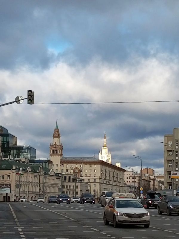 В рубрике «Москва сквозь годы» гуляем по Смоленской площади! В рубрике «Москва сквозь годы» гуляем по Смоленской площади!
