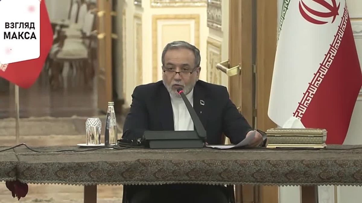 Министр иностранных дел России Сергей Лавров провёл в Тегеране переговоры с иранским коллегой Аббасом Аракчи