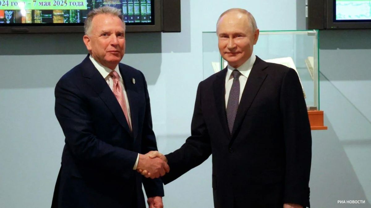 Документы по Украине, освобождение американца, "дизельная сделка" и удобрения: первые заявления со встречи Владимира Путина и Стива Уиткоффа в Петербурге