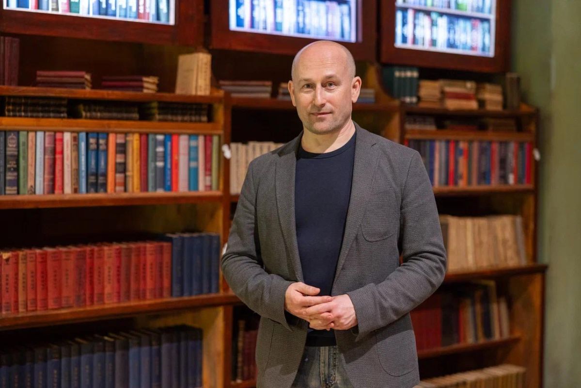 Николай Стариков: Друзья!. Завтра, 22 октября, встречаемся в "Книжном центре Delib"
