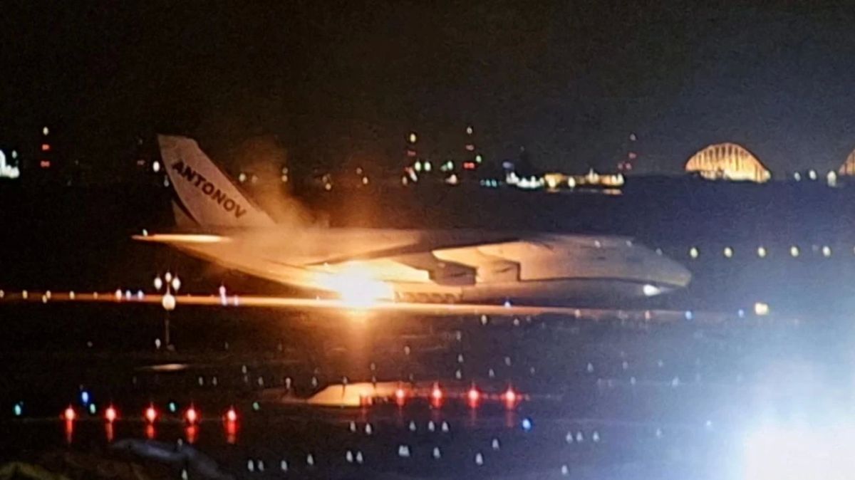 Украинский Ан-124 «Руслан» загорелся при посадке в японском аэропорту Тюбу, сообщает NHK Украинский Ан-124 «Руслан» загорелся при посадке в японском аэропорту Тюбу, сообщает NHK