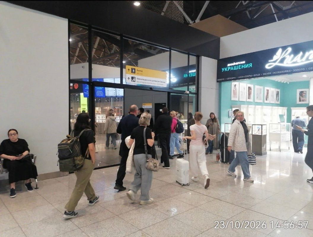 В Шереметьево эвакуация, ограничен вход в стерильную зону всех терминалов, сообщает пресс-служба аэропорта В Шереметьево эвакуация, ограничен вход в стерильную зону всех терминалов, сообщает пресс-служба аэропорта