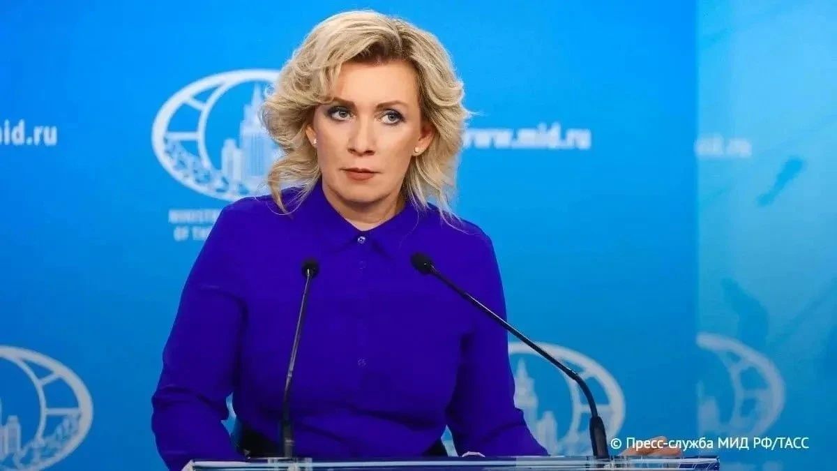 Посольство Франции направило РФ ноту, "помахивая кулачком", но стоило бы изучить внешнеполитические позиции Москвы, заявила Мария Захарова в эфире программы "Право знать":