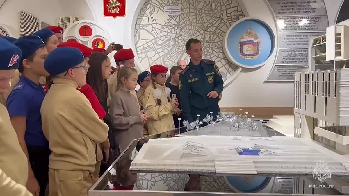 Юнармейцы побывали в Музее пожарной охраны Москвы