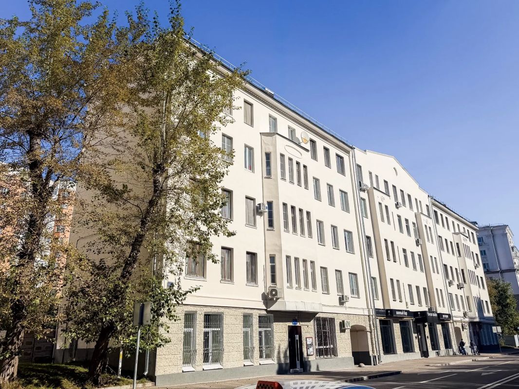 На Мытной улице #ЦАО завершается обновление дома в неоклассическом стиле На Мытной улице #ЦАО завершается обновление дома в неоклассическом стиле