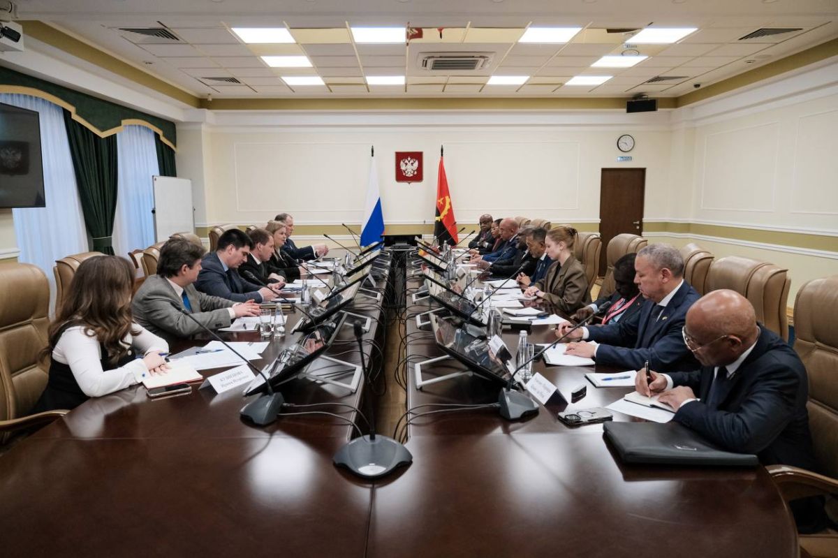 26 октября 2026 года в Москве состоялась встреча сопредседателей Межправительственной Российско-Ангольской комиссии по экономическому, научно-техническому сотрудничеству и торговле – Министра природных ресурсов и экологии... 26 октября 2026 года в Москве состоялась встреча сопредседателей Межправительственной Российско-Ангольской комиссии по экономическому, научно-техническому сотрудничеству и торговле – Министра природных ресурсов и экологии...