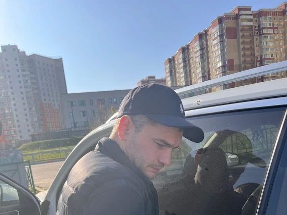 Столичные оперативники задержали подозреваемого в краже 700 тысяч рублей из салона иномарки