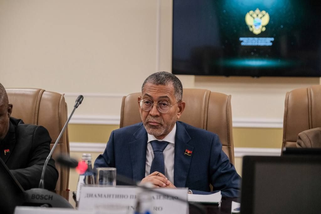26 октября 2026 года в Москве состоялась встреча сопредседателей Межправительственной Российско-Ангольской комиссии по экономическому, научно-техническому сотрудничеству и торговле – Министра природных ресурсов и экологии... 26 октября 2026 года в Москве состоялась встреча сопредседателей Межправительственной Российско-Ангольской комиссии по экономическому, научно-техническому сотрудничеству и торговле – Министра природных ресурсов и экологии...