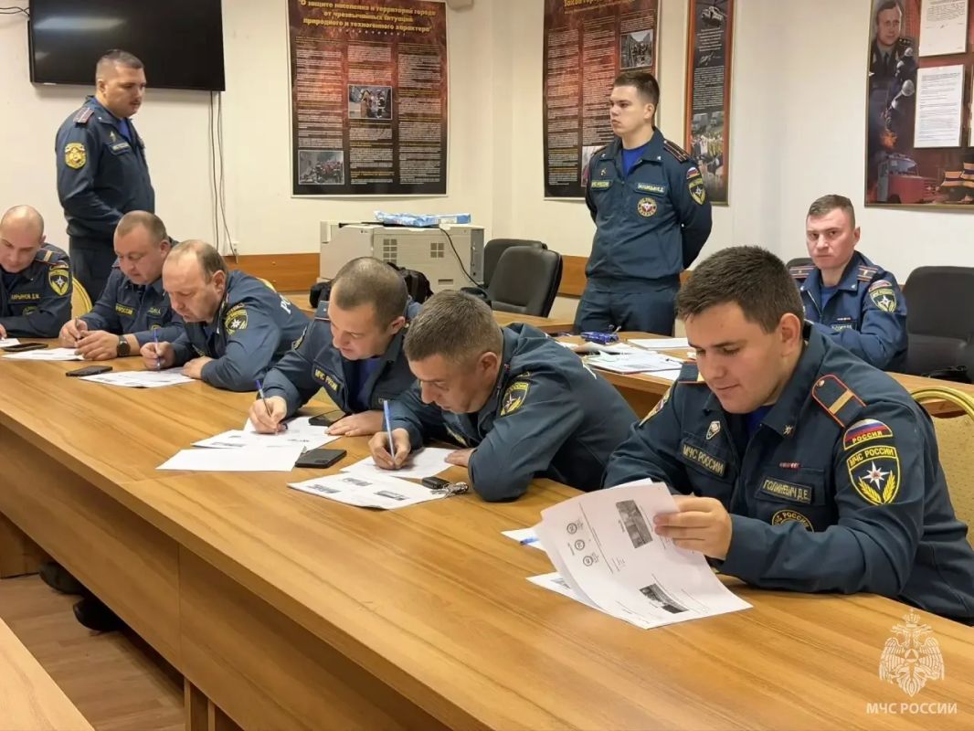 В Центральном округе столицы водители пожарно-спасательной техники сдали теоретический зачёт