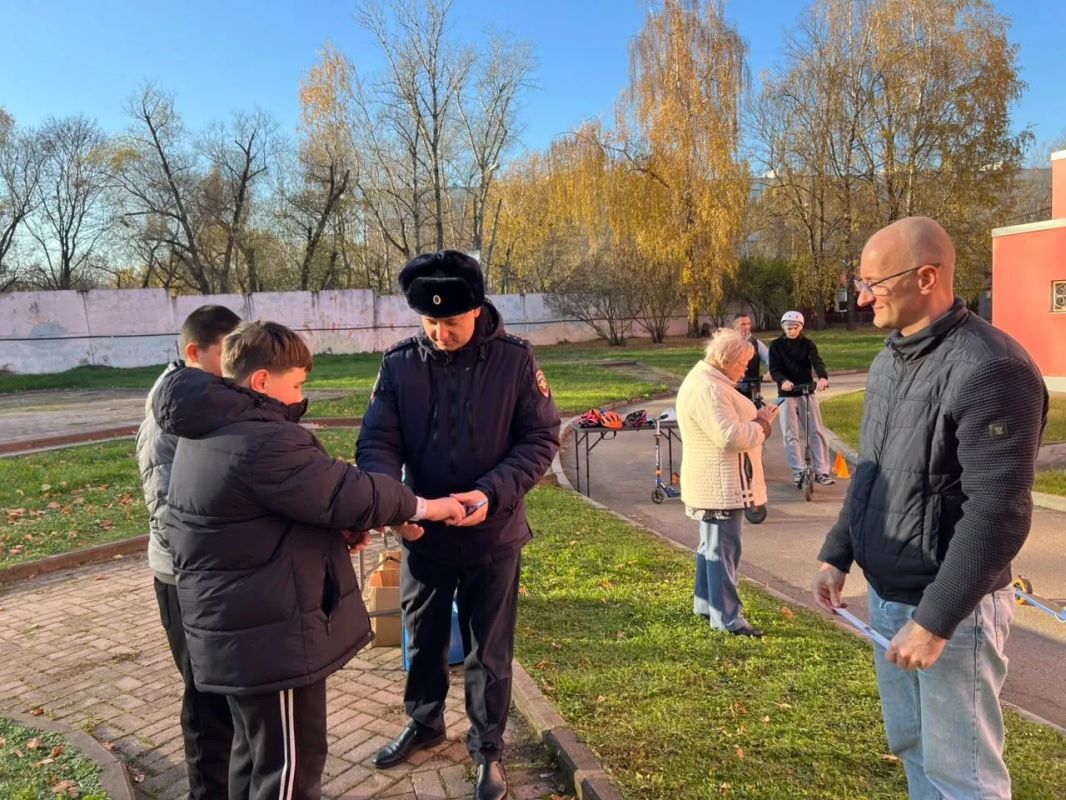 Безопасность на дороге — с детства! Безопасность на дороге — с детства!