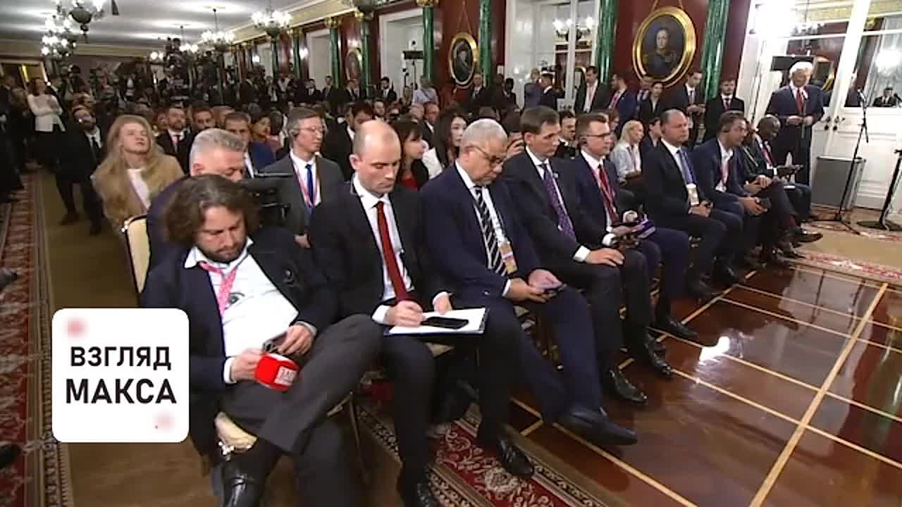 Президент России Владимир Путин выступил с речью на пресс-конференции по итогам саммита Россия — Африка