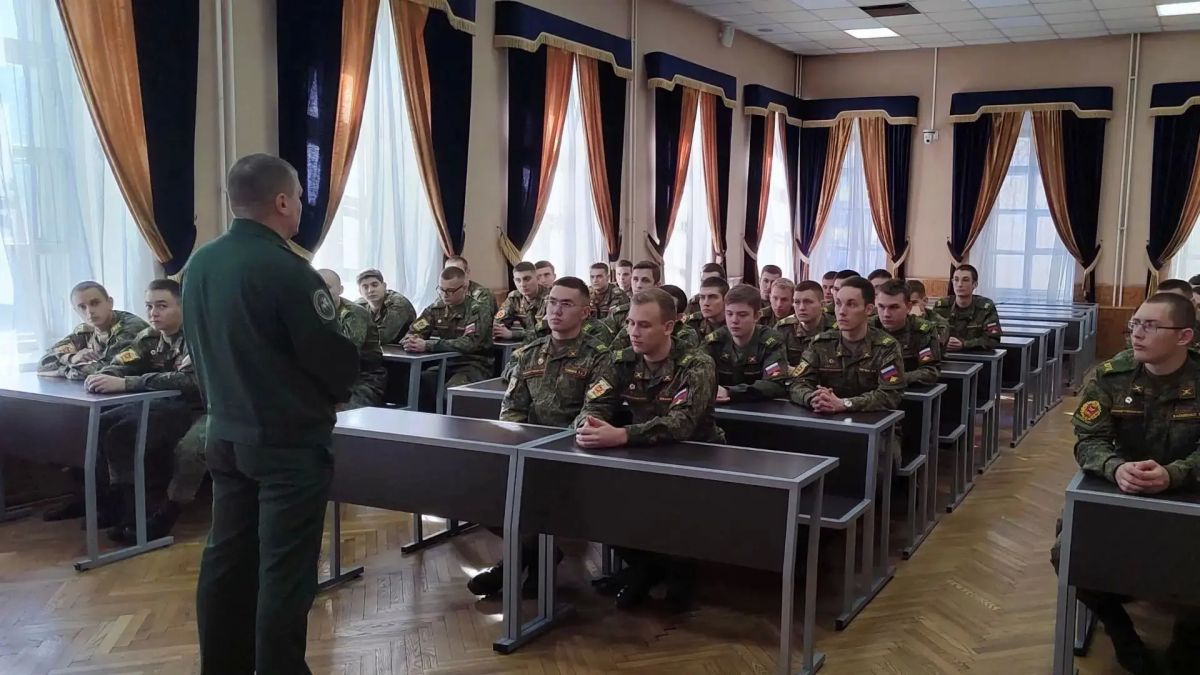 Военные следователи СК России провели занятие для учащихся Военного учебного центра Военные следователи СК России провели занятие для учащихся Военного учебного центра