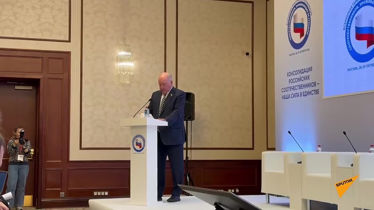 Русских притесняют на Западе, но есть действенные рычаги для помощи и поддержки