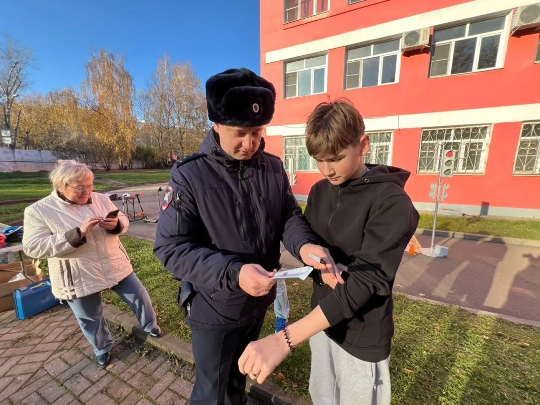 Безопасность на дороге — с детства! Безопасность на дороге — с детства!