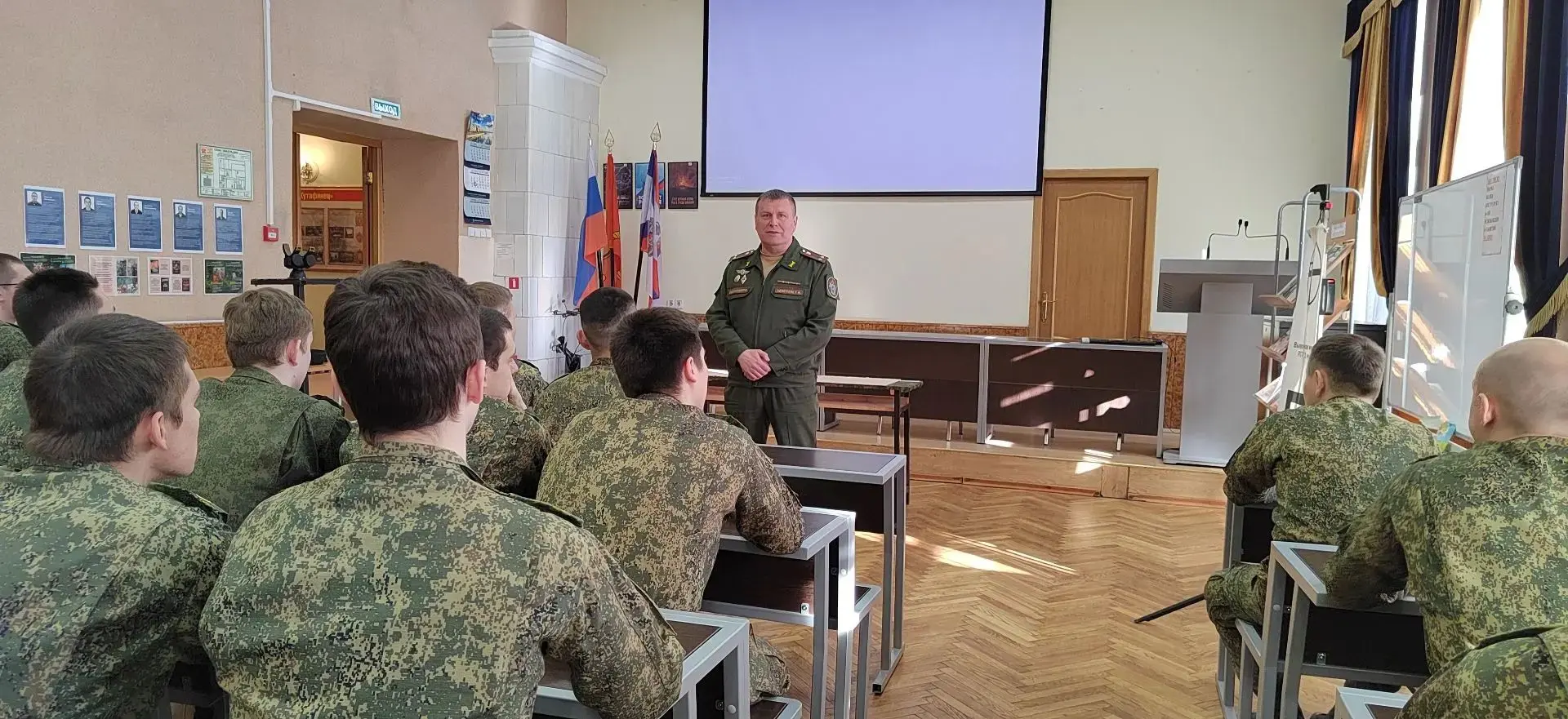 Военные следователи СК России провели занятие для учащихся Военного учебного центра