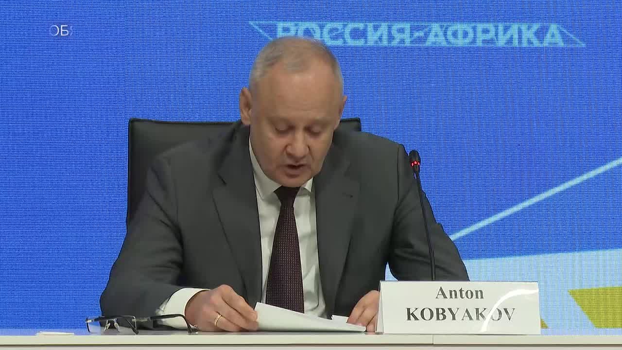 Франция окончательно дискредитировала себя в глазах африканских стран, но продолжает во всём видеть "руку Москвы", заявил советник президента РФ Антон Кобяков