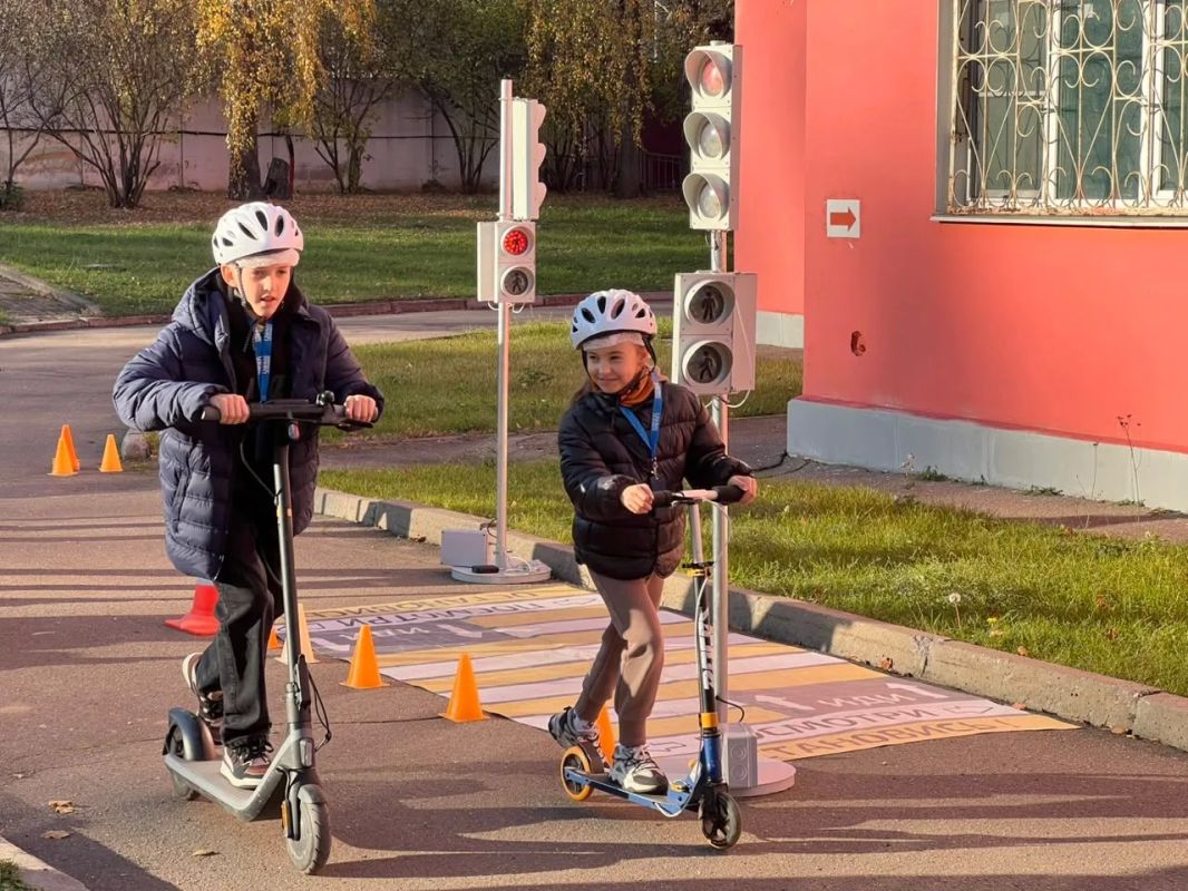 Безопасность на дороге — с детства! Безопасность на дороге — с детства!