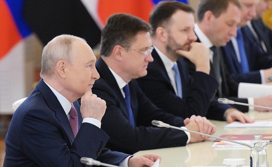 Президент России Владимир Путин «на полях» третьего саммита Россия — Африка побеседовал с Председателем Верховного (Суверенного) совета Республики Судан Абдельфаттахом Бурханом Президент России Владимир Путин «на полях» третьего саммита Россия — Африка побеседовал с Председателем Верховного (Суверенного) совета Республики Судан Абдельфаттахом Бурханом