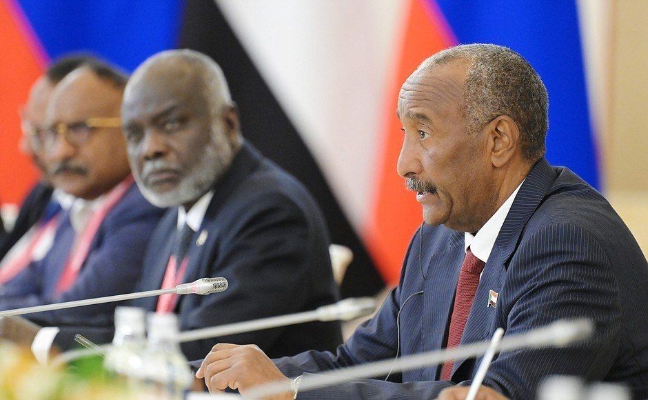 Президент России Владимир Путин «на полях» третьего саммита Россия — Африка побеседовал с Председателем Верховного (Суверенного) совета Республики Судан Абдельфаттахом Бурханом Президент России Владимир Путин «на полях» третьего саммита Россия — Африка побеседовал с Председателем Верховного (Суверенного) совета Республики Судан Абдельфаттахом Бурханом