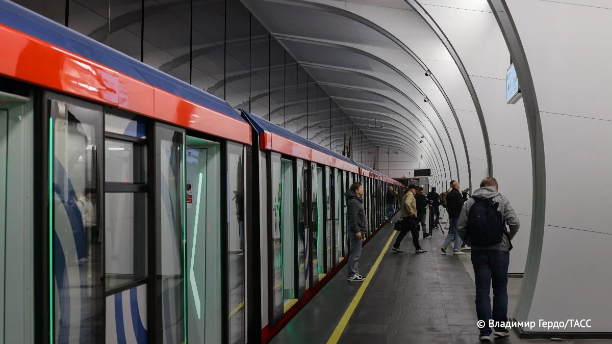Около тысячи новых вагонов получит московское метро в ближайшие три года