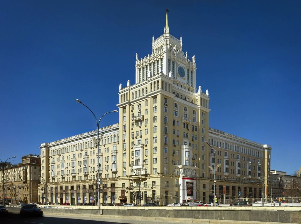 В столице началась масштабная реставрация гостиницы «Пекин» — одного из самых узнаваемых архитектурных памятников сталинской эпохи